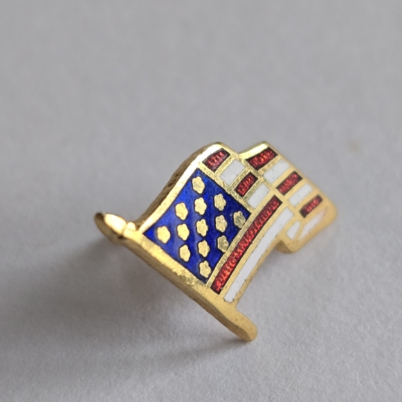 Vintage USA flag lapel pin enamel brooch patriotic - Picture 9 of 10